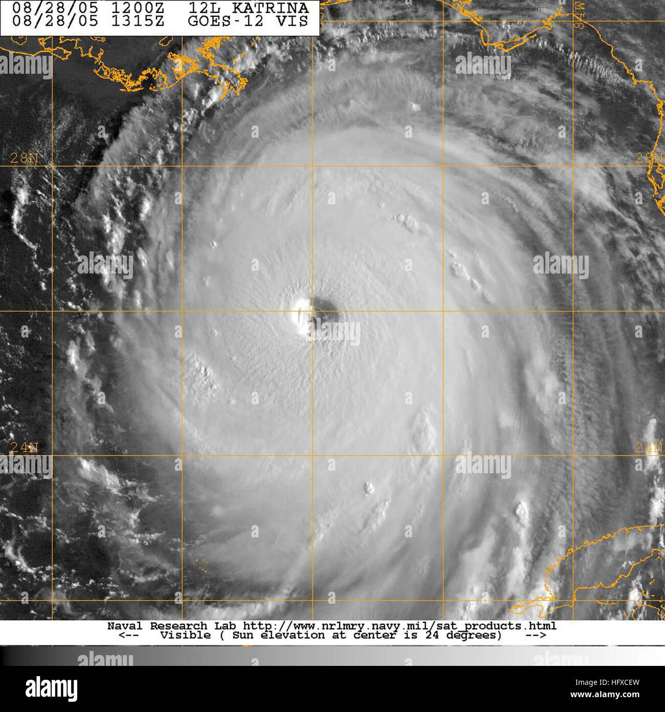 050828-N-0000W-002-Golf von Mexiko (28. August 2005) Ð GOES-12 Satelliten-Bild zur Verfügung gestellt von den US Naval Research Laboratory, Monterey, Kalifornien, zeigt den Status des Hurrikans Katrina, 1200Z oder 07:00, est Der Sturm überquerte Südflorida Donnerstag und fuhren zurück zum Meer in den Golf von Mexiko. Der Sturmwind stieg nun auf 160 km/h, ein Sturm der Kategorie 5. Nur drei Kategorie 5 Hurrikane die höchste auf der Saffir-Simpson-Skala Ñ Ñ getroffen haben die Vereinigten Staaten seit Beginn der Aufzeichnungen. Der letzte war 1992 der Hurrikan Andrew, die Teile von Süd-Florida dem Erdboden gleichgemacht, 43 Menschen getötet und verursachte $31 Stockfoto