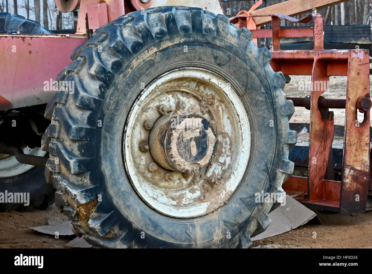 Große Reifen eines Traktors Stockfoto