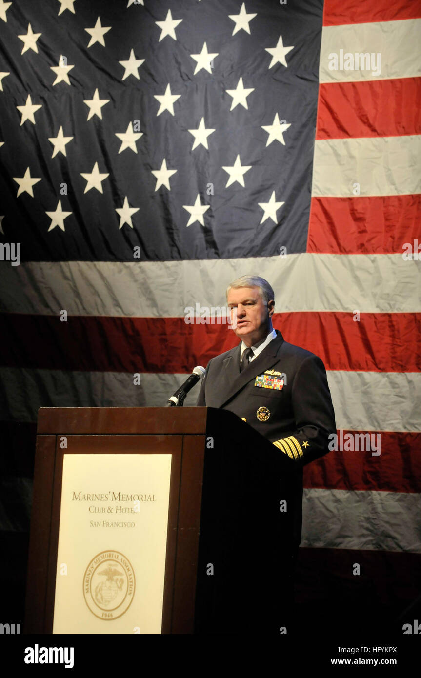 110216-N-8273J-051 WASHINGTON (16. Februar 2011) Chief of Naval Operations (CNO) Admiral Gary Roughead liefert die Keynote für die Shultz Ringvorlesung an der Marines Memorial Club und Hotel in San Francisco. (US Navy Foto von Chief Masse Kommunikation Spezialist Tiffini Jones Vanderwyst/freigegeben) US Navy 110216-N-8273J-051 Chief of Naval Operations (CNO) Admiral Gary Roughead liefert die Keynote für die Ringvorlesung Shultz Stockfoto