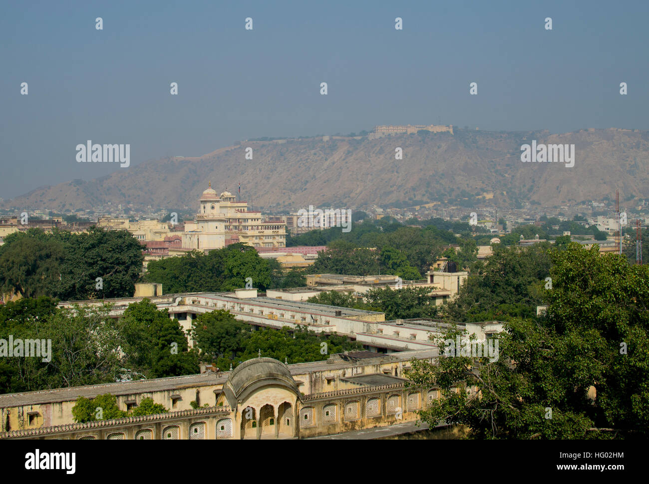 Stadtlandschaft von Jaipur Indien Gebäude, Architektur, Haus, Gebäude, Busse, Autos, Stadt, Indien, Jaipur, Landschaft, Menschen Stockfoto