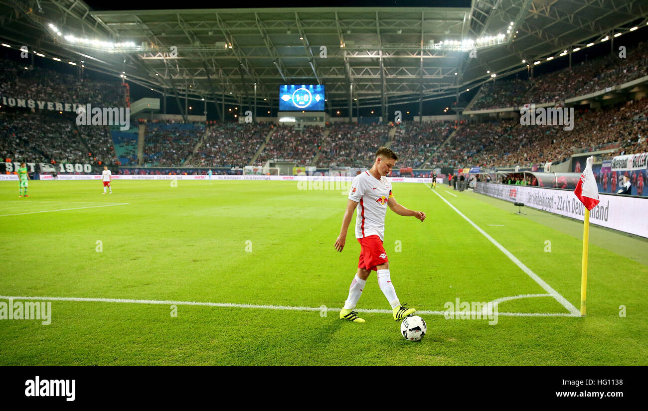 Leipzig, Deutschland. 21. Sep, 2016. Archiv - zeigt eine Archivierung Bild RB Leipzig-Spieler Dominik Kaiser, die Vorbereitung auf eine Ecke während der deutschen Bundesliga-Fußballspiel zwischen RB Leipzig und Borussia Moenchengladbach in der Red Bull Arena in Leipzig, Deutschland, 21. September 2016 tritt. Foto: Jan Woitas/Dpa-Zentralbild/Dpa/Alamy Live News Stockfoto