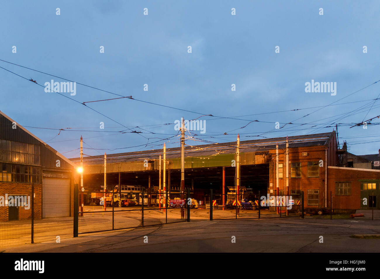 Rigby Straße Straßenbahn Depot, Blackpool, Lancashire in der Abenddämmerung. Stockfoto