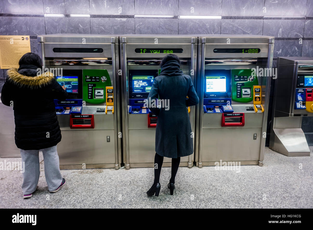 New York, USA 1. Januar 2017 - nach fast einem Jahrhundert, die die Second Avenue U-Bahn am Neujahrstag endlich für die Öffentlichkeit zugänglich. Drei neue Stationen, 72., 86. und 96th Street plus eine Erweiterung im Osten 63. wurden hinzugefügt, um die BMT und 4,4 Milliarden Dollar Kosten. Die neue State-Of-The-Art-u-Bahnlinie verläuft BMT Linien nach Brighton Beach, Brooklyn. © Stacy Walsh Rosenstock Stockfoto