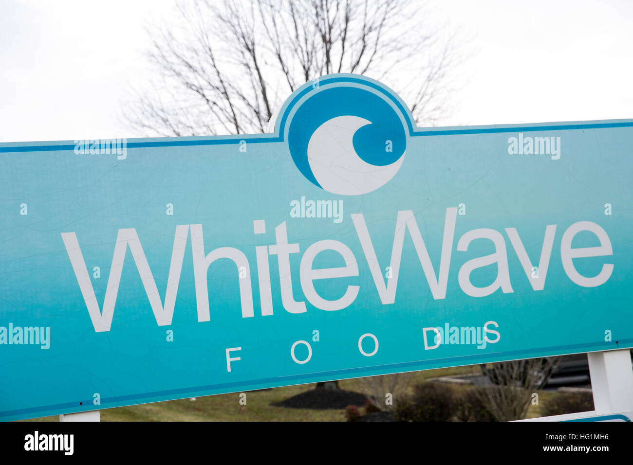Ein Logo Zeichen außerhalb einer Einrichtung, die von der WhiteWave Foods Company in Bridgeton, New Jersey am 11. Dezember 2016 besetzt. Stockfoto