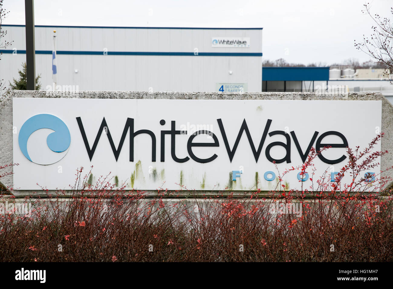Ein Logo Zeichen außerhalb einer Einrichtung, die von der WhiteWave Foods Company in Bridgeton, New Jersey am 11. Dezember 2016 besetzt. Stockfoto