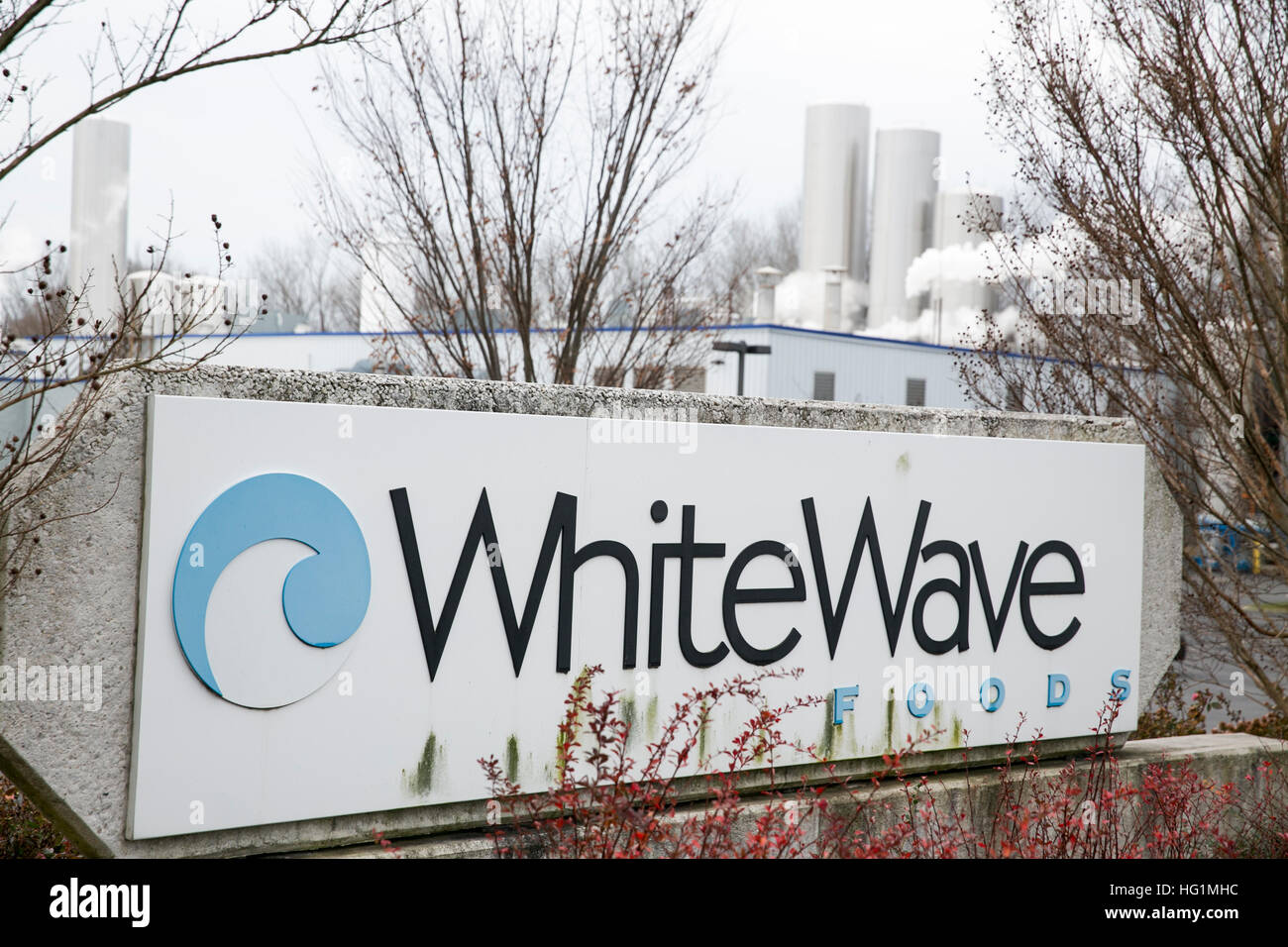 Ein Logo Zeichen außerhalb einer Einrichtung, die von der WhiteWave Foods Company in Bridgeton, New Jersey am 11. Dezember 2016 besetzt. Stockfoto