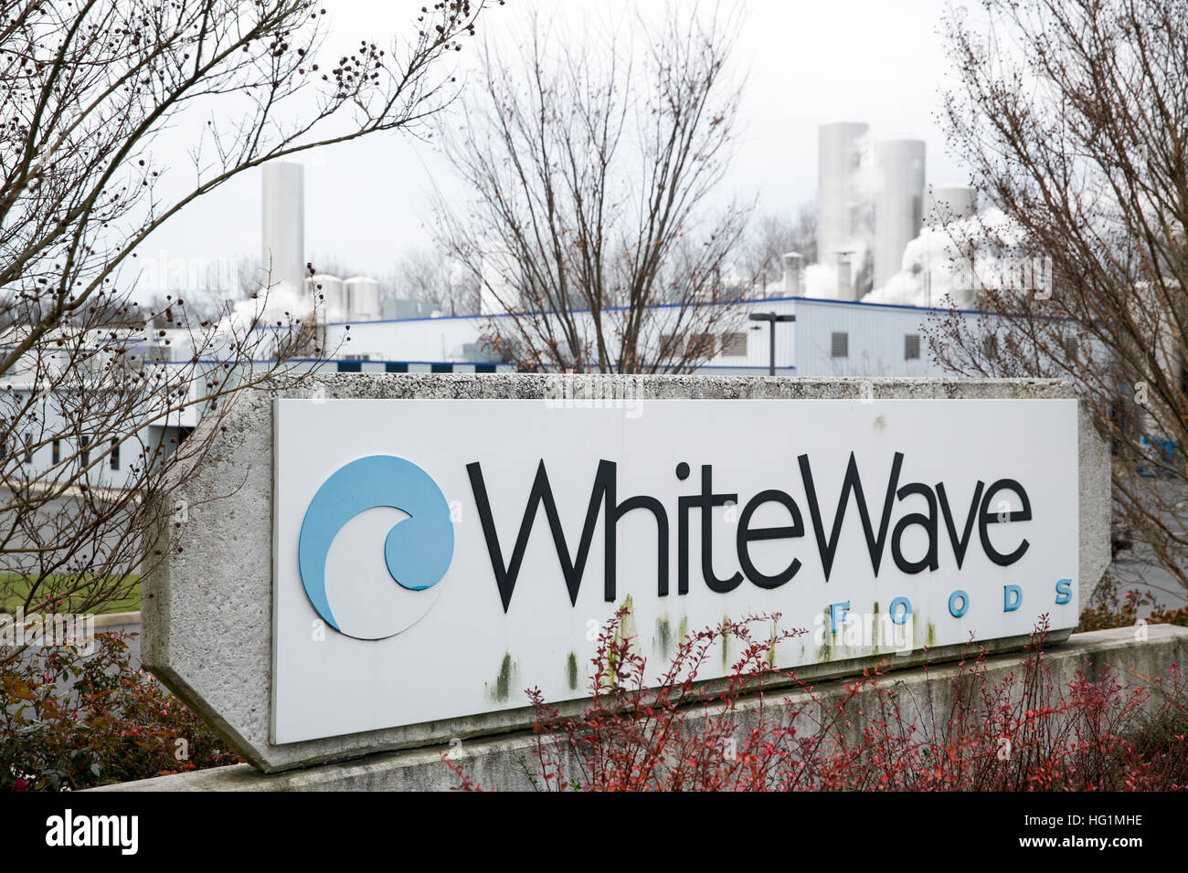 Ein Logo Zeichen außerhalb einer Einrichtung, die von der WhiteWave Foods Company in Bridgeton, New Jersey am 11. Dezember 2016 besetzt. Stockfoto