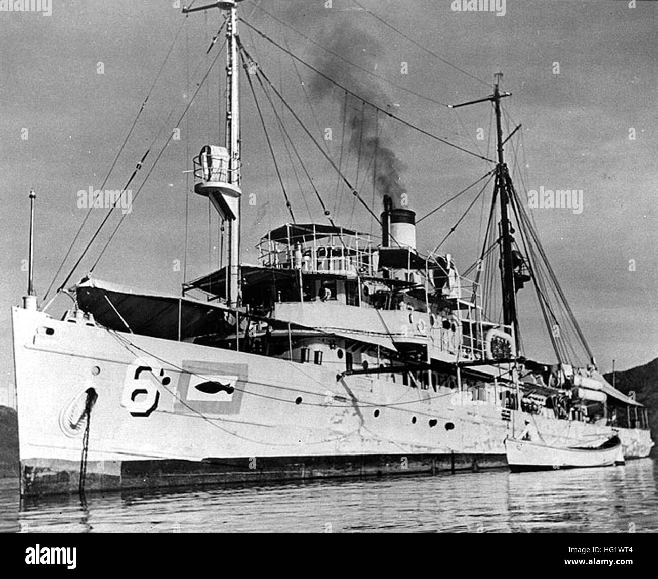 USS Taube (ASR-6) in Cam Ranh Bay im Jahr 1939 Stockfoto