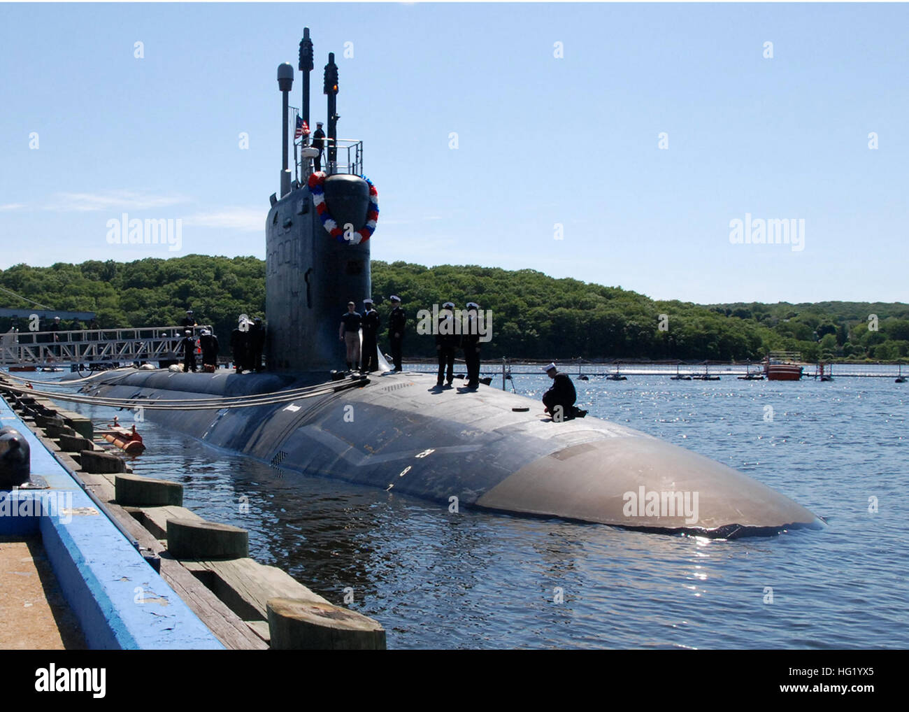Das u-Boot USS Missouri (SSN-780) liegt am Naval Submarine Base New London, Connecticut, 8. Juni 2014, nach Abschluss einer geplanten Übersee Bereitstellung zum Bereich U.S. European Command Verantwortung. (US Navy Foto von Lt. Timothy Hawkins/freigegeben) USS Missouri am Naval Submarine Base New London 140608-N-WT342-002 Stockfoto