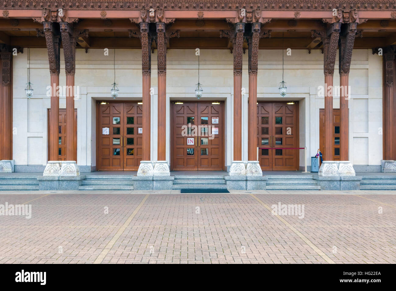 Außenseite des BAPS Shri Swaminarayan Haveli, ein Kulturzentrum in Neasden, London Stockfoto