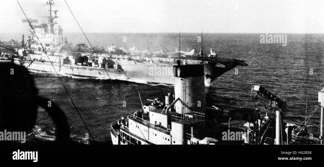 USS Franklin D. Roosevelt (CVA-42) nähert sich Öler 1966 Stockfoto