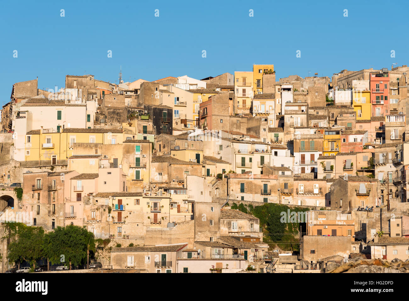 Die alte Stadt von Ragusa Ibla in Sizilien im letzten Abendlicht Stockfoto