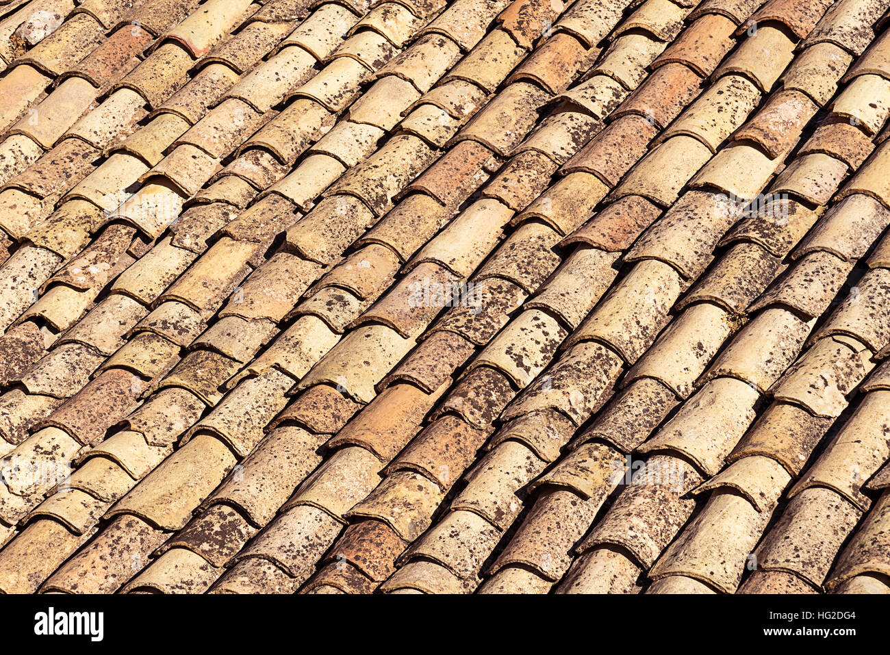 Hintergrund aus alten Schindeln auf dem Dach in Sizilien, Italien Stockfoto