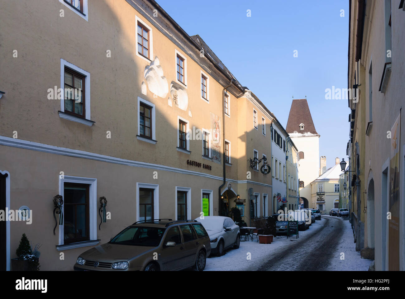 Krems an der Donau: Altstadt vom Stadtteil Stein mit dem Kremser Tor, Wachau, Niederösterreich, Niederösterreich, Österreich Stockfoto