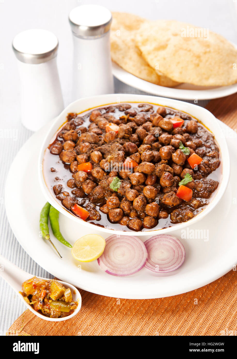 Chana Masala mit puri, indisches Essen Stockfoto