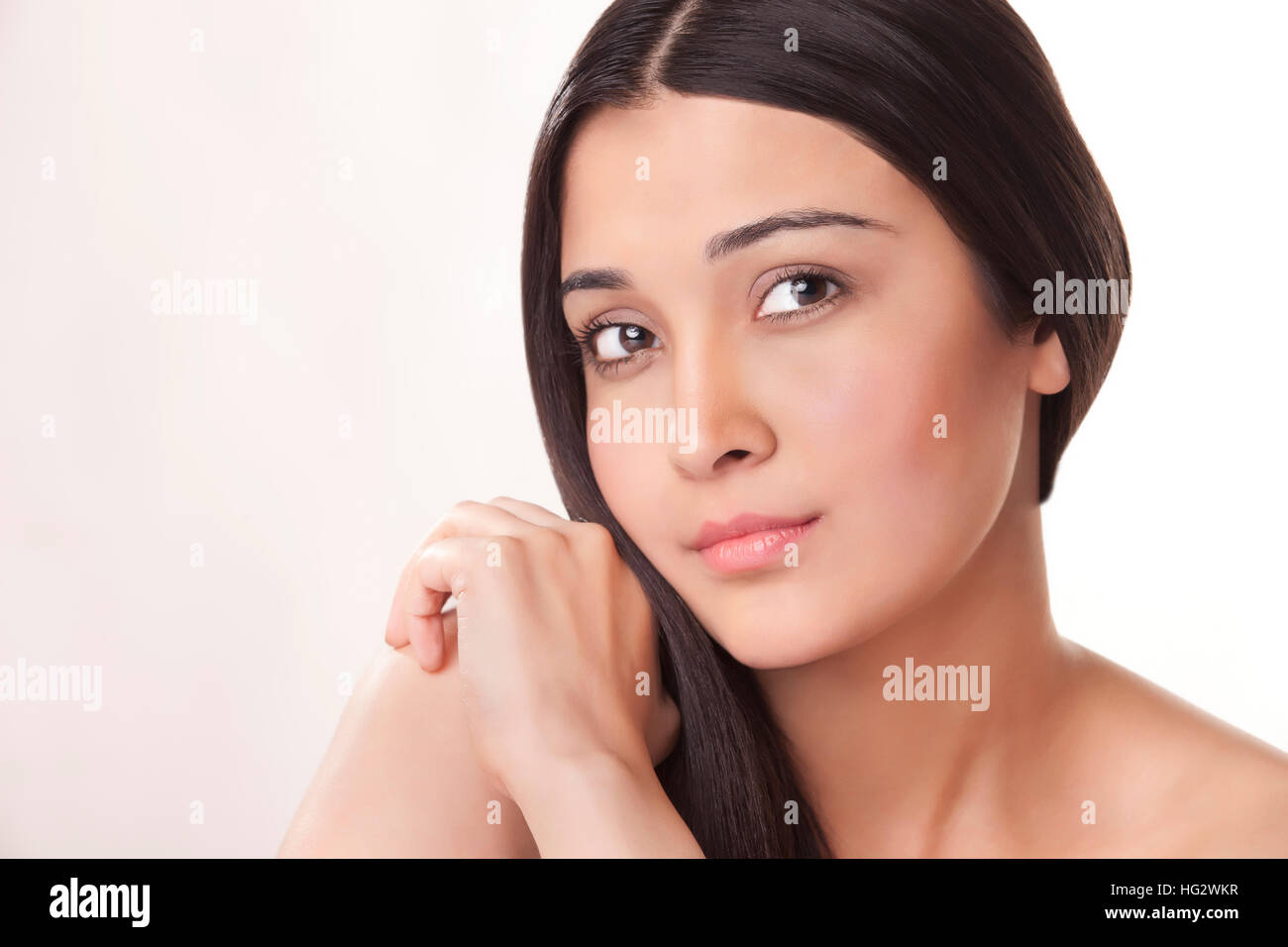 Porträt der schönen jungen Frau Stockfoto