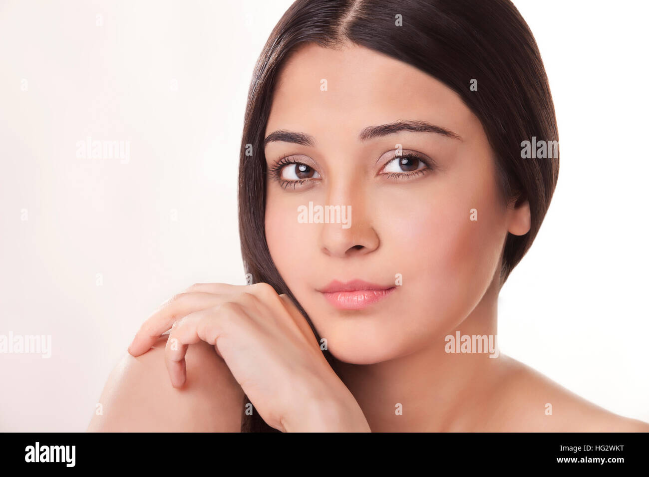 Porträt der schönen jungen Frau Stockfoto