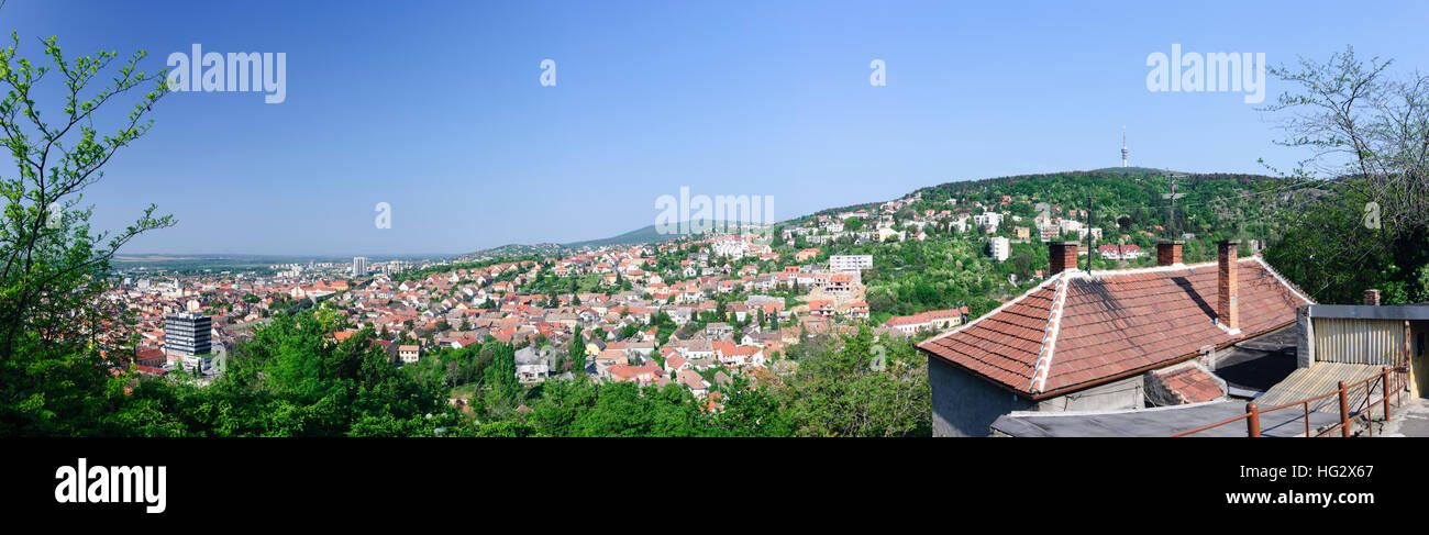 Pécs (Fünfkirchen): Blick von der Havi-Hügel am Anfang des Mecsek-Gebirges mit Blick auf die Stadt und den Fernsehturm, Barany Stockfoto