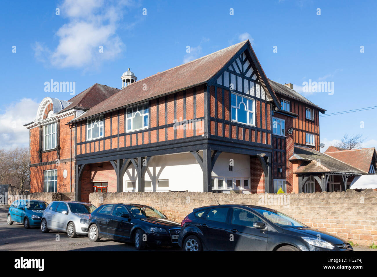 Welbeck Hall, ein mock Tudor (aka Tudor Revival) Gebäude in West Bridgford, Nottinghamshire, England, UK Stockfoto