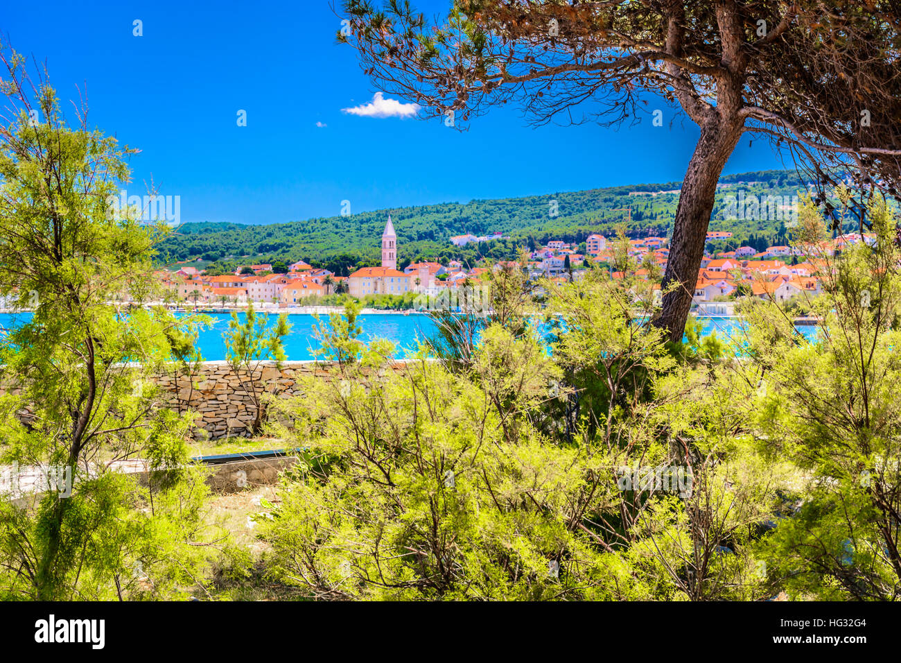 Blick auf beliebten touristischen Ort Supetar in Kroatien. Stockfoto