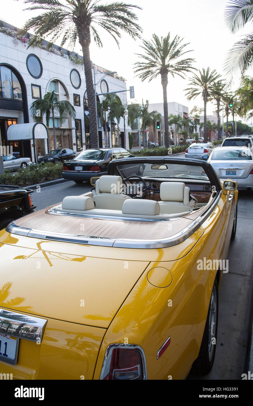 Rolls-Royce Auto am Rodeo Drive in Beverly Hills, Los Angeles,L.A.,U.S.A.,California,United Staaten von Amerika, Palme, exklusiv, Stockfoto