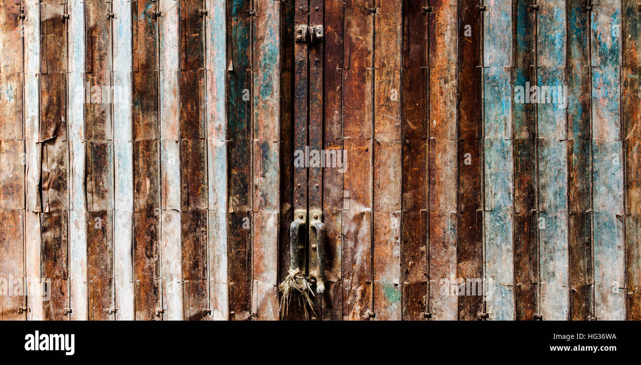 Alte rostige gefaltet Tür Tor alte Mode Konzept Stockfoto