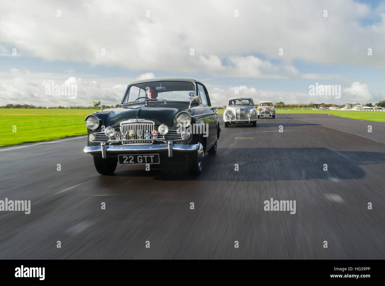 1950s Sport Limousinen, MG Magnette, Sunbeam Rapier und Riley ein Punkt fünf Stockfoto