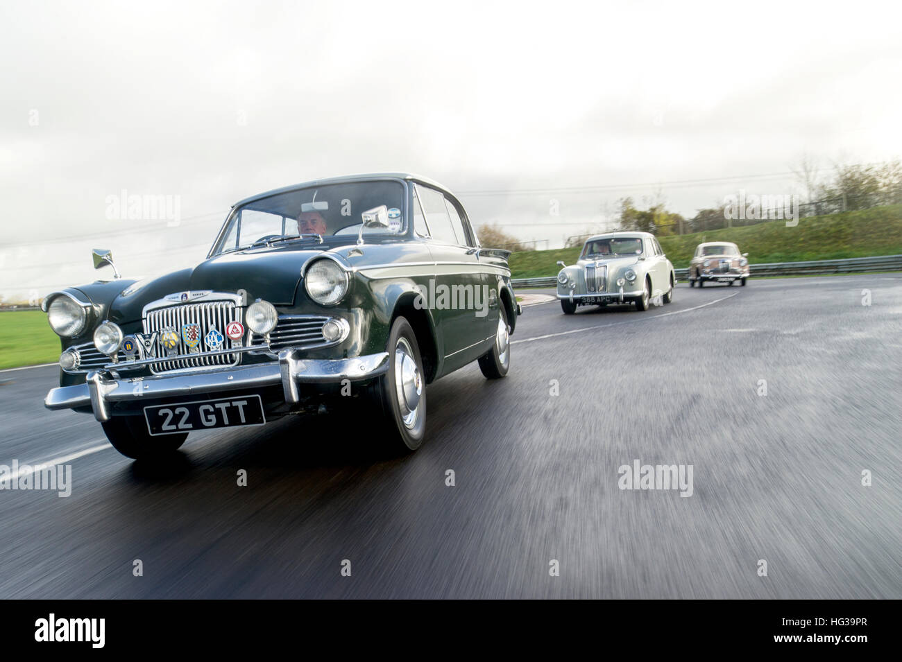 1950s Sport Limousinen, MG Magnette, Sunbeam Rapier und Riley ein Punkt fünf Stockfoto