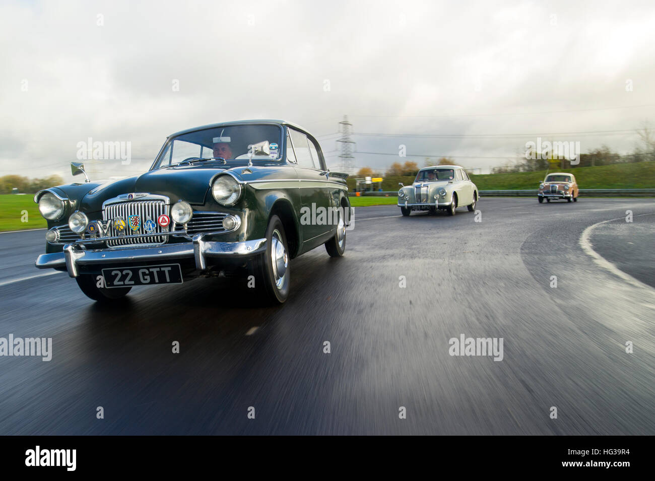 1950s Sport Limousinen, MG Magnette, Sunbeam Rapier und Riley ein Punkt fünf Stockfoto