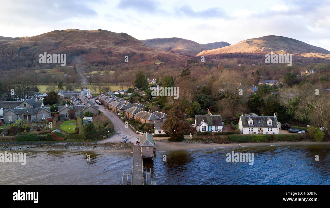 Das Dorf Luss am Ufer des Loch Lomond in Schottland, Großbritannien. Stockfoto