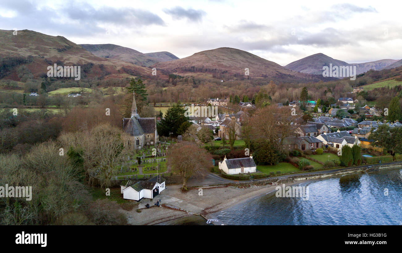 Das Dorf Luss am Ufer des Loch Lomond in Schottland, Großbritannien. Stockfoto