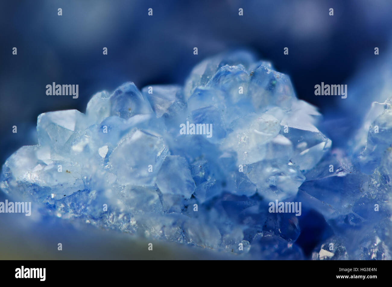 Dunkel Blau Kristall, natürliche Natur Mineral, Textur Stein. Makro Stockfoto