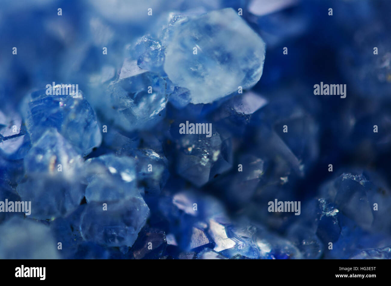 Dunkel Blau Kristall, natürliche Natur Mineral, Textur Stein. Makro Stockfoto