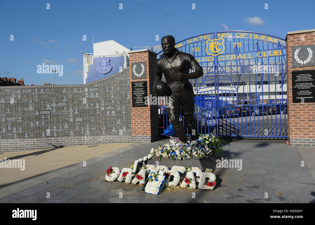 Statue von William Ralph Dixie Dean außerhalb Everton Football club Stockfoto