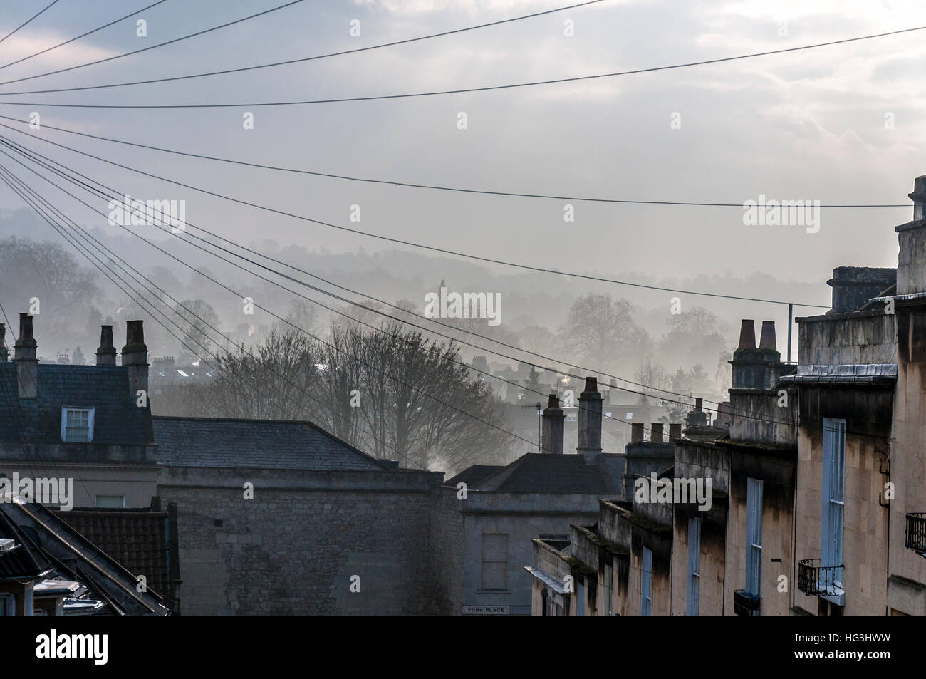 Telefonleitungen auf Thomas Street, Bath, Somerset, England, UK Stockfoto