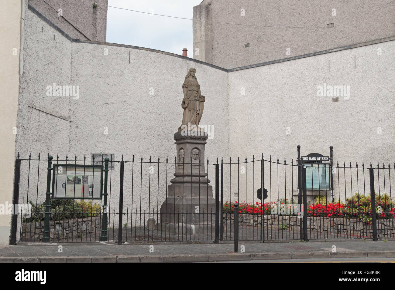 Die Magd von Erin Statue, ein Denkmal für die Manchester Märtyrer, Tipperary Stadt, County Tipperary, Irland (Eire). Stockfoto