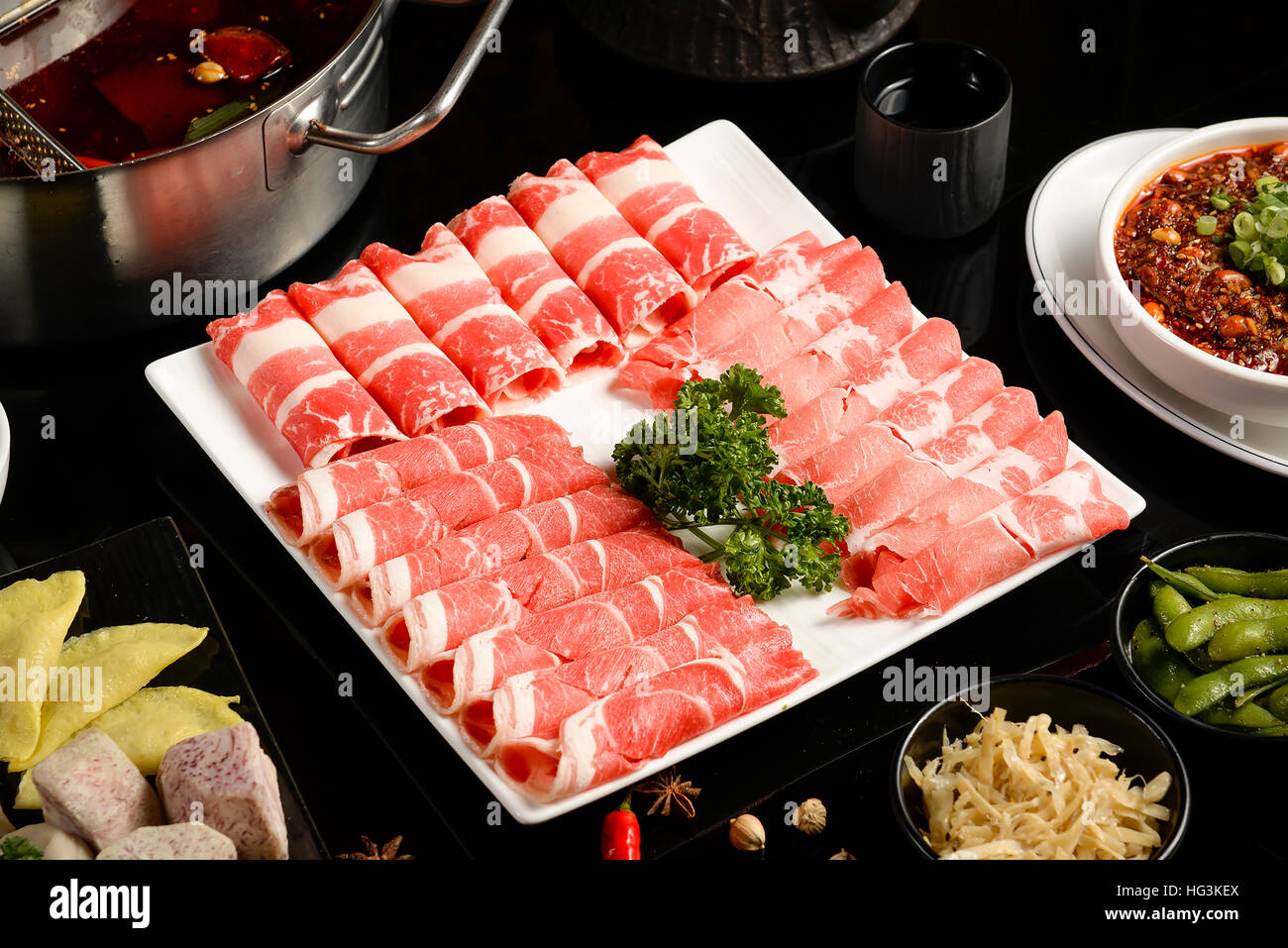 Rohes Rindfleisch für hot Pot, chinesisches Essen Stockfoto