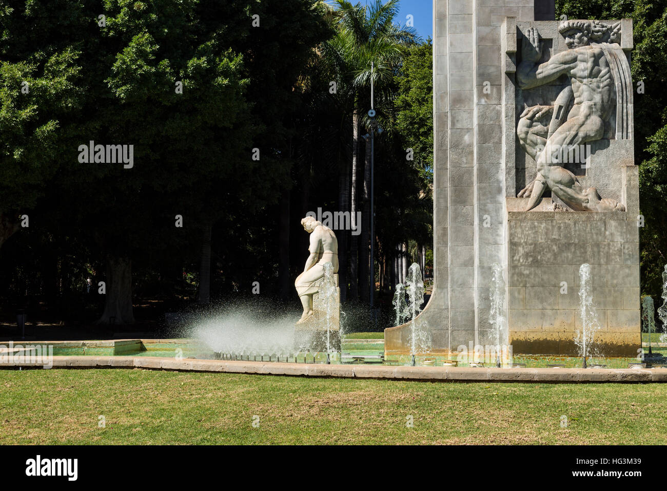 Statue und Brunnen-Denkmal im Parque Garcia Sanabria, Santa Cruz De Tenerife, Kanarische Inseln, Stockfoto