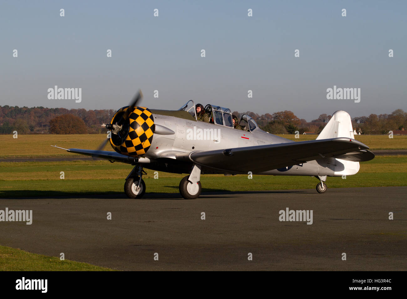 Vintage Harvard amerikanische WW2-Trainingsflugzeug bei Wolverhampton Halfpenny grüner Flughafen Stockfoto