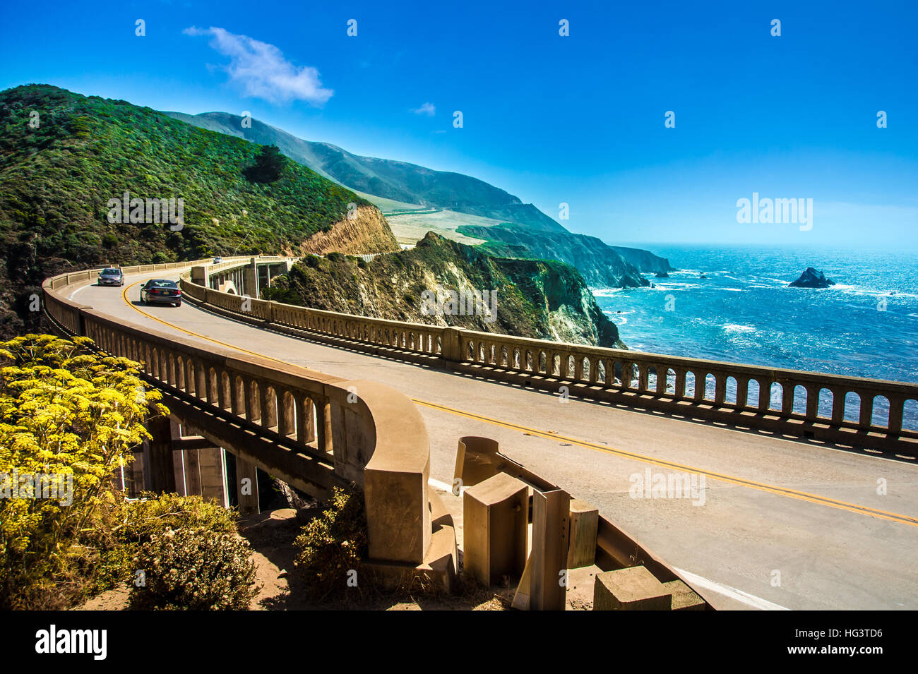 Bixby Creek Bridge auf dem Highway #1 an der Westküste der USA Süden nach Los Angeles, Big Sur Gegend reisen Stockfoto