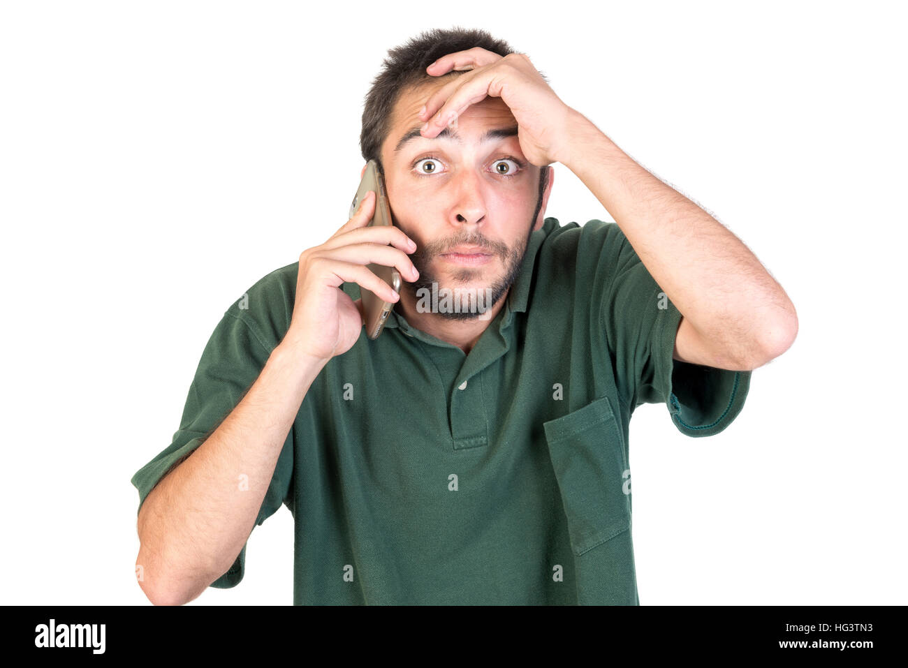 junger Mann mit Handy tun lustige Gesichter isoliert in weiß Stockfoto