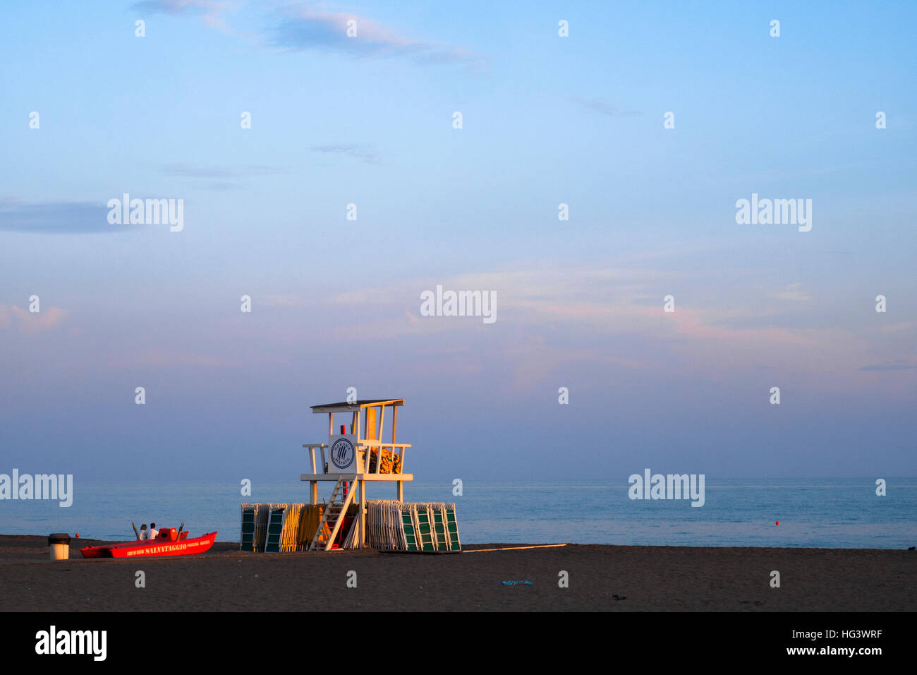 Rettungsschwimmer-Turm in den Strand von Ostia - Rom, Italien Stockfoto