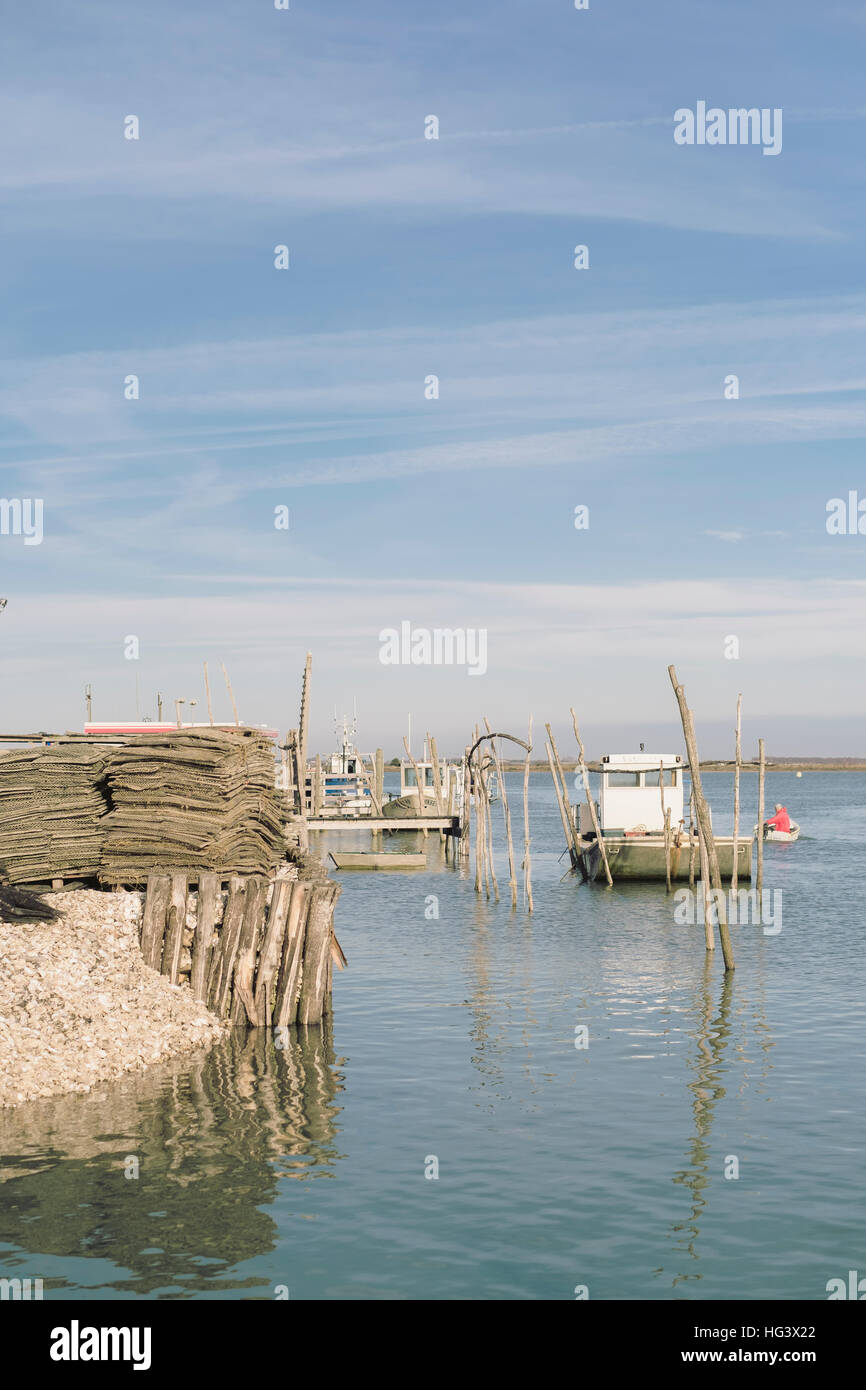 La Tremblade, Frankreich, Auster, Hütten, Wasser, Hafen, Boot Stockfoto