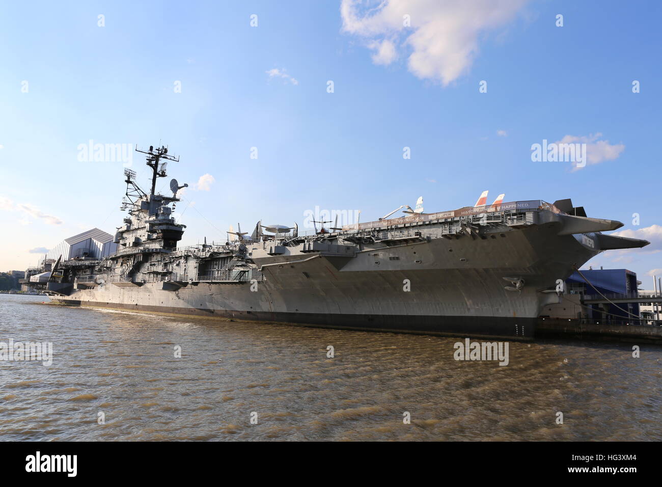 Flugzeugträger der Essex-Klasse während des zweiten Weltkriegs für die United States Navy, USS Intrepid Sea, Air & Space Museum gebaut. Stockfoto