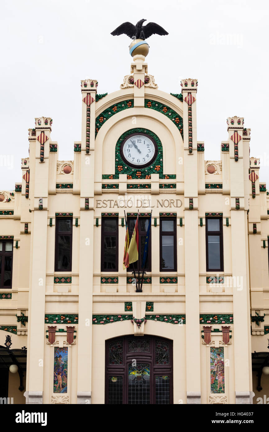 Außenfassade Blick auf der Estacio del Nord Bahnhof in Valencia, Spanien. Stockfoto