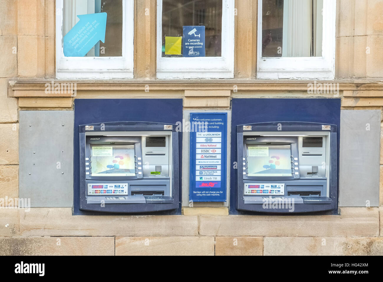 zwei Geldautomaten außerhalb Barclays Bank Lancaster Stockfoto