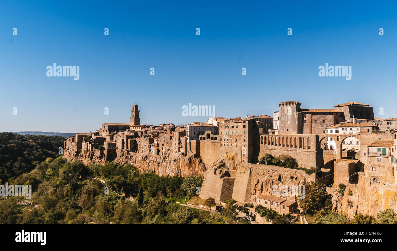 Pitigliano ist ein Land der etruskischen Ursprungs, gebaut auf einem Tuffstein, Italien. Stockfoto