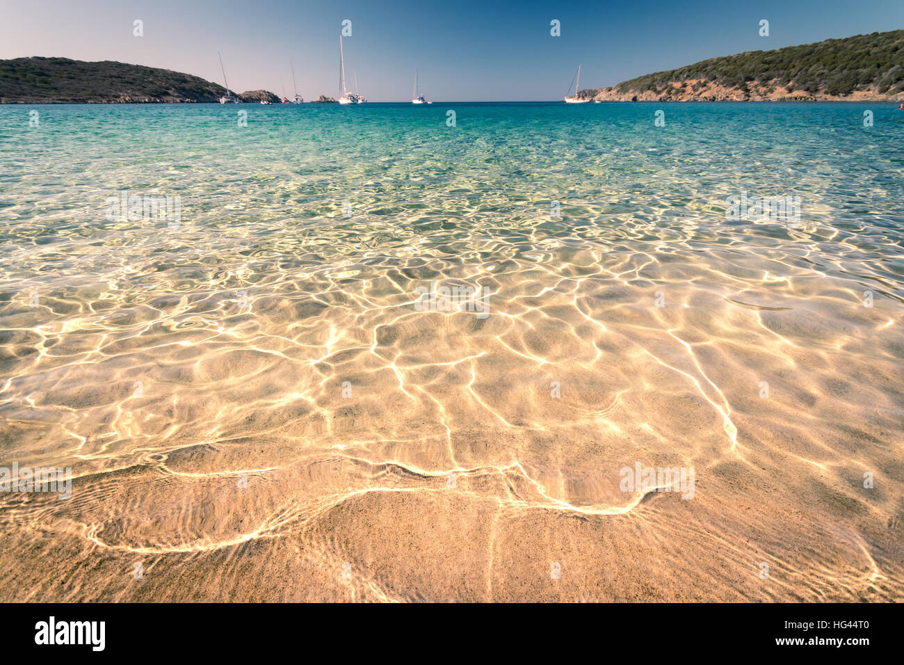 Transparente Meer und kristallklare Wasser der Insel Sardinien, Italien. Stockfoto