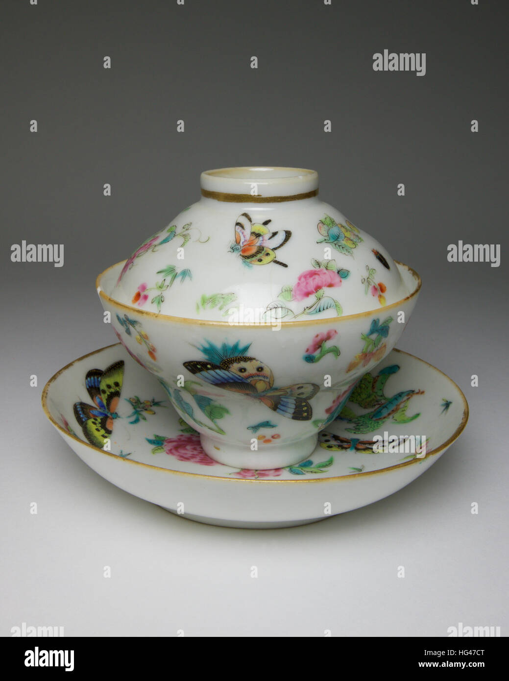 Chinesische rose 19. Jahrhundert Famille Porzellan-Tee-Schale, Deckel und Untertasse Stockfoto