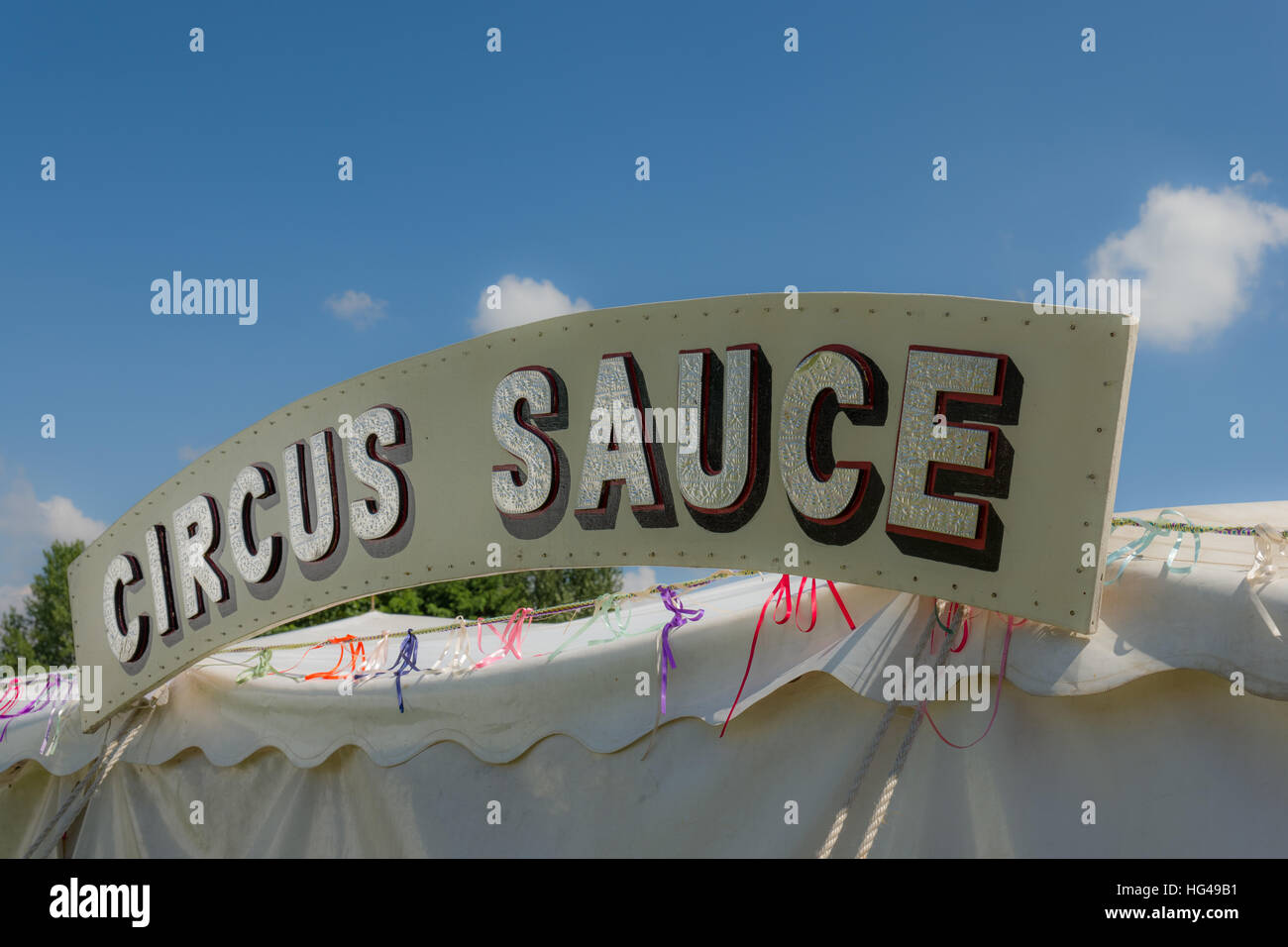 Ein Zirkus Zeichen an Gifford's Circus. Stockfoto